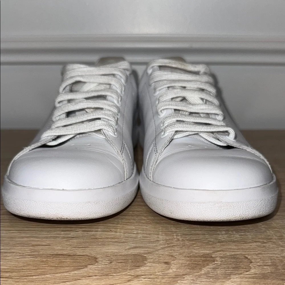Tory Burch White “Howell Court” W DUST‎ BAG Athletic Shoes Sleek Design Sz 9 EUC